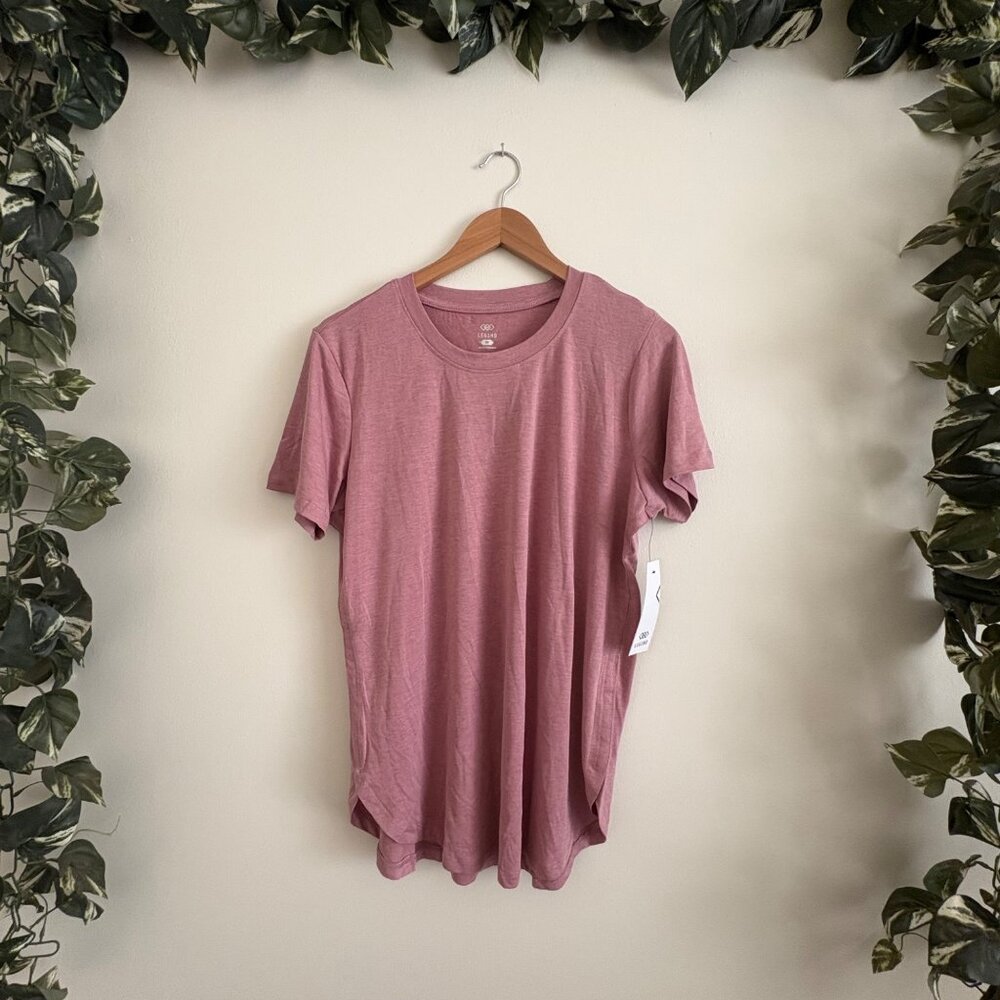 Legend Athletic Scoop Neck Short Sleeve Shirt Pink NWT Women’s Size M